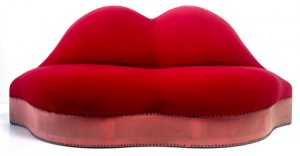 sofa inspirowana ustami Mae West